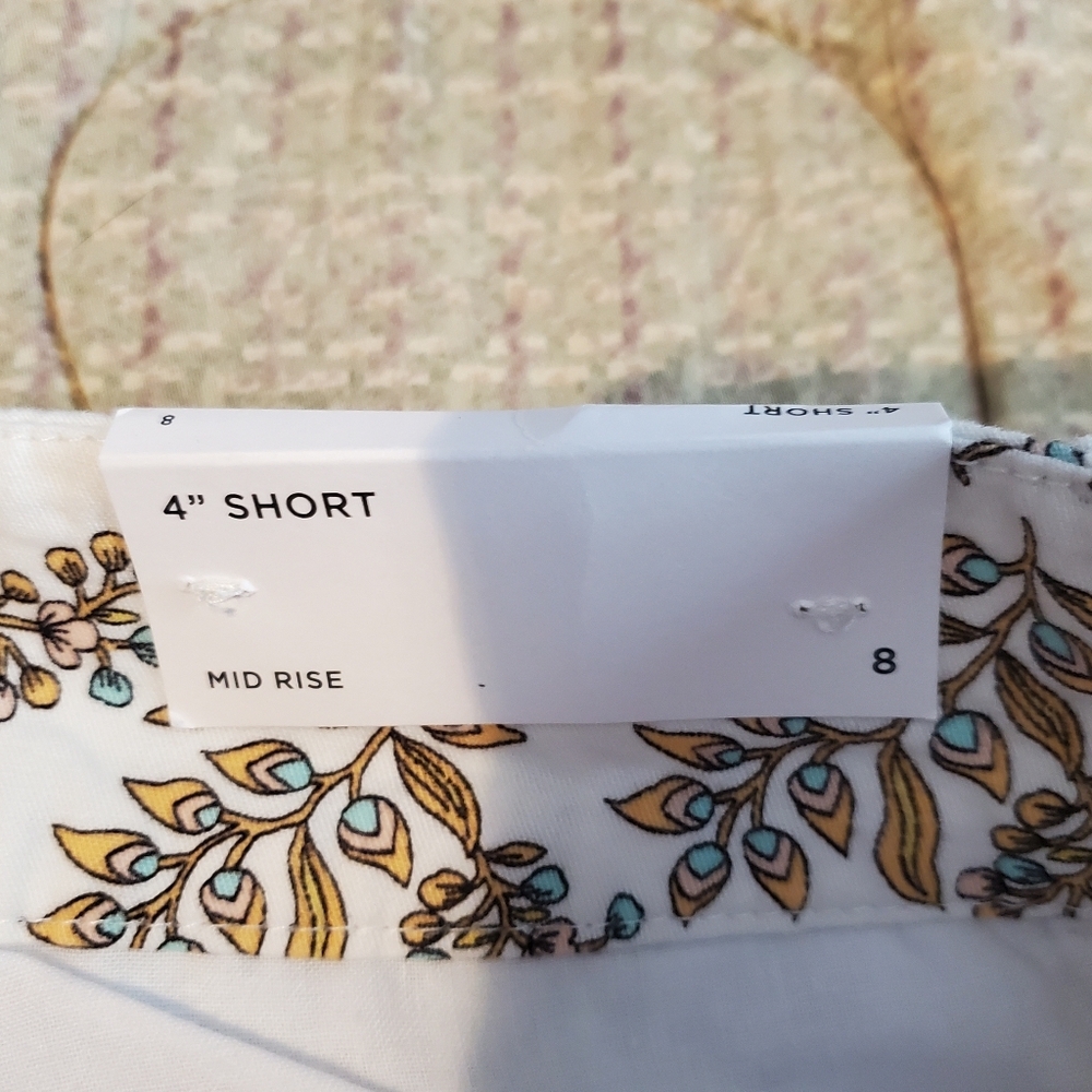 Ann Taylor Loft Shorts Floral White and Yellow Size 8 Inseam 4" Bohemian - Picture 7 of 9